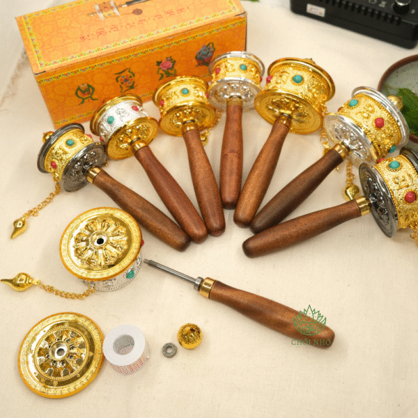 Kinh luân xoay lớn vàng viền bạc - Ảnh 2