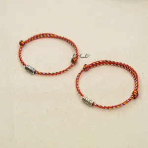 Vòng tay ngũ sắc dây 2.0mm đỏ phối charm lục tự freesize người lớn - Chồi Nhỏ