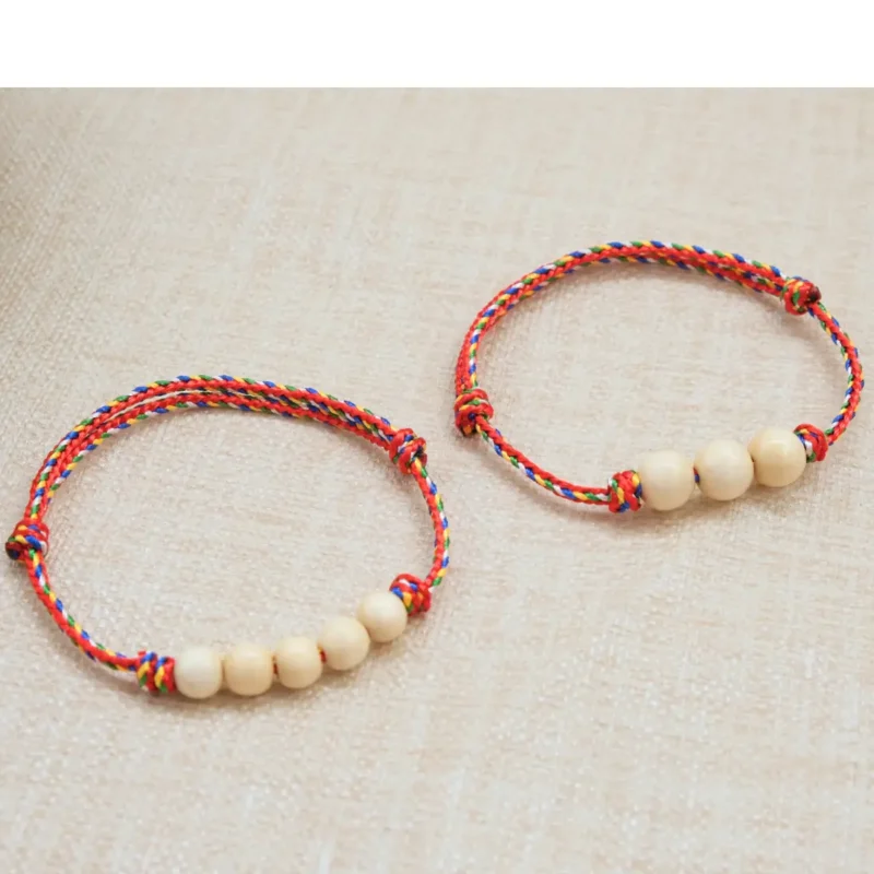 Vòng tay ngũ sắc phối hạt dâu trắng cho trẻ em | dây đỏ 2.0mm phối 3 hạt dâu trắng | Chồi Nhỏ - Ảnh 2