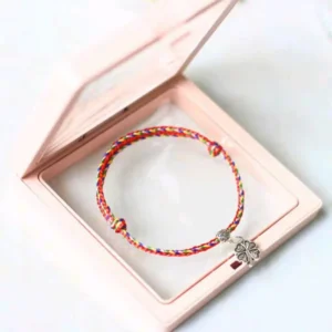 Vòng tay ngũ sắc dây 2.0mm đỏ phối charm cỏ 4 lá dày freesize người lớn - Chồi Nhỏ