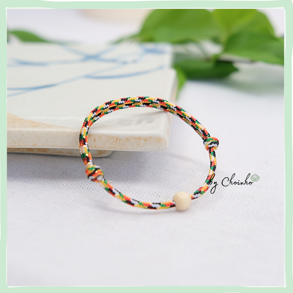 Vòng ngũ sắc phối hạt dâu trắng | dây ngũ sắc vàng kim 2.0mm phối 1 hạt dâu | freesize | Chồi Nhỏ 2 Vòng ngũ sắc phối hạt dâu trắng | dây ngũ sắc vàng kim 2.0mm phối 1 hạt dâu | freesize | Chồi Nhỏ - Ảnh 2