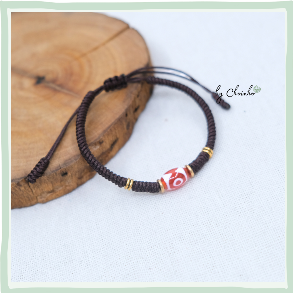 Vòng dây tết phối charm Dzi - mật tông | sợi nilon nâu 1.0 phối hạt tỳ lưu | Chồi Nhỏ 3 Vòng dây tết phối charm Dzi - mật tông | sợi nilon nâu 1.0 phối hạt tỳ lưu | Chồi Nhỏ - Ảnh 3