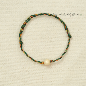 Vòng chỉ ngũ sắc xanh lục dây mảnh phối hạt dâu | dây xanh lục 0.8mm phối hạt dâu trắng | freesize nam nữ | Chồi Nhỏ (Sao chép)