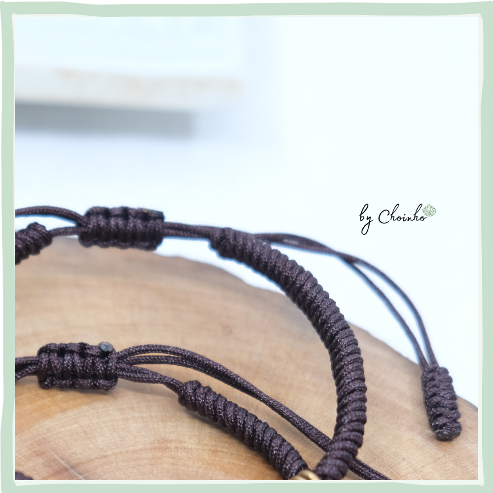 Vòng dây tết phối charm Dzi - mật tông | sợi nilon nâu 1.0 phối hạt tỳ lưu | Chồi Nhỏ 4 Vòng dây tết phối charm Dzi - mật tông | sợi nilon nâu 1.0 phối hạt tỳ lưu | Chồi Nhỏ - Ảnh 4