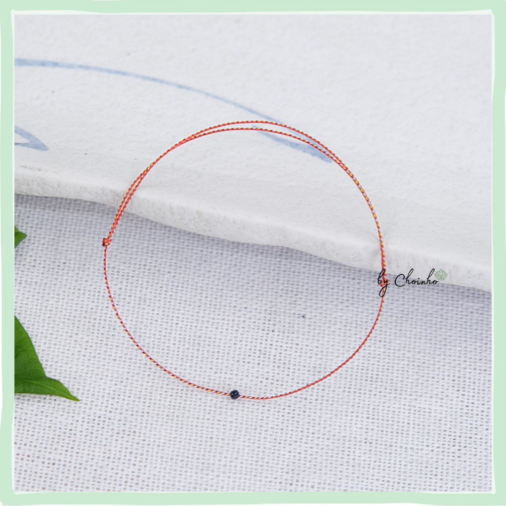 Vòng ngũ sắc phối hạt kim sa đeo chân | dây 0.5 ly màu đỏ phối 1 hạt kim sa lam| freesize | Chồi Nhỏ 1 Vòng ngũ sắc phối hạt kim sa đeo chân | dây 0.5 ly màu đỏ phối 1 hạt kim sa lam| freesize | Chồi Nhỏ