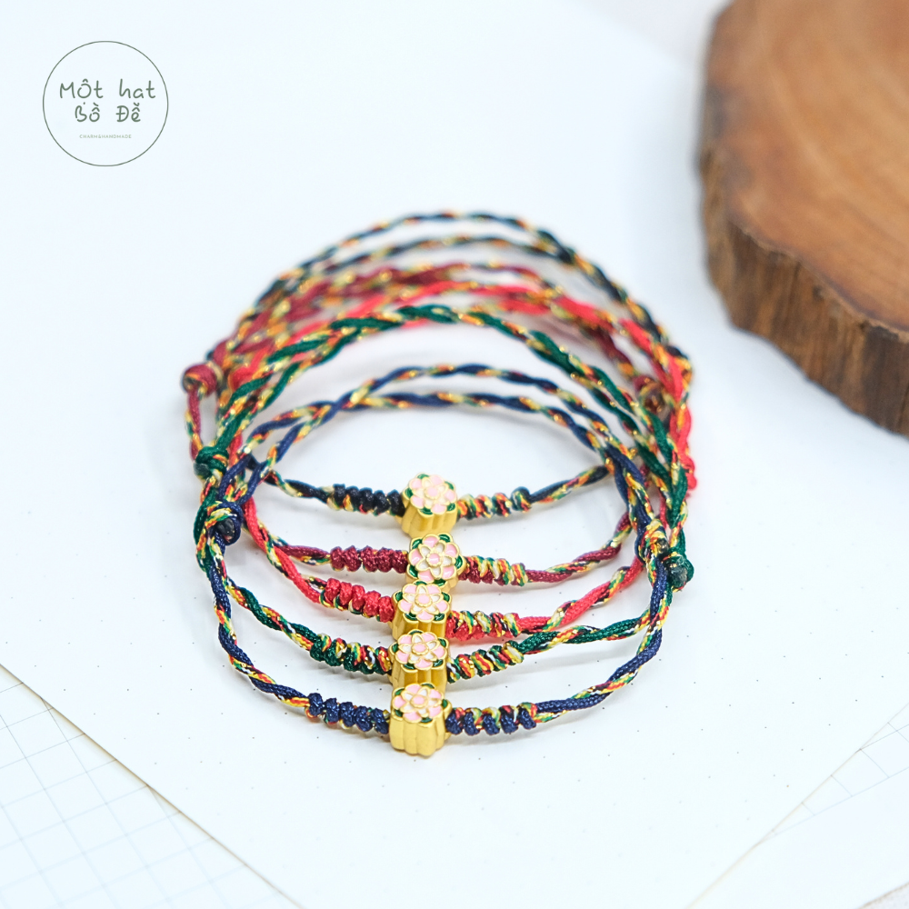 Vòng ngũ sắc phối chỉ đen và hoa mẫu đơn vàng | dây 0.8mm hai màu đỏ và đen phối hoa mẫu đơn vàng | Vòng tay ngũ sắc Chồi Nhỏ 2 Vòng ngũ sắc phối chỉ đen và hoa mẫu đơn vàng | dây 0.8mm hai màu đỏ và đen phối hoa mẫu đơn vàng | Vòng tay ngũ sắc Chồi Nhỏ - Ảnh 2