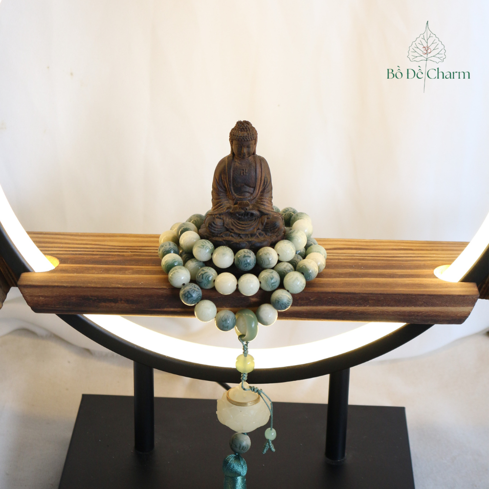 Chuỗi hạt Bồ đề 12 ly xanh loang trắng khắc lục tự hạt tròn 54 hạt tua rua lư trắng | Chồi Nhỏ 2 Chuỗi hạt Bồ đề 12 ly xanh loang trắng khắc lục tự hạt tròn 54 hạt tua rua lư trắng | Chồi Nhỏ - Ảnh 2
