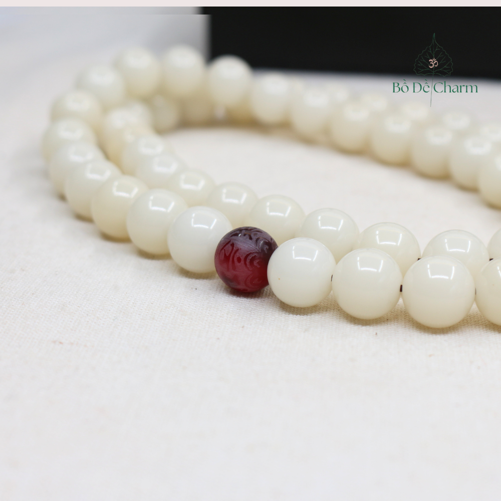 Chuỗi hạt Bồ đề 12 ly trắng khắc lục tự hạt tròn 54 hạt tua rua lư trắng 1 hạt lục tự đỏ | Chồi Nhỏ 5 Chuỗi hạt Bồ đề 12 ly trắng khắc lục tự hạt tròn 54 hạt tua rua lư trắng 1 hạt lục tự đỏ | Chồi Nhỏ - Ảnh 5