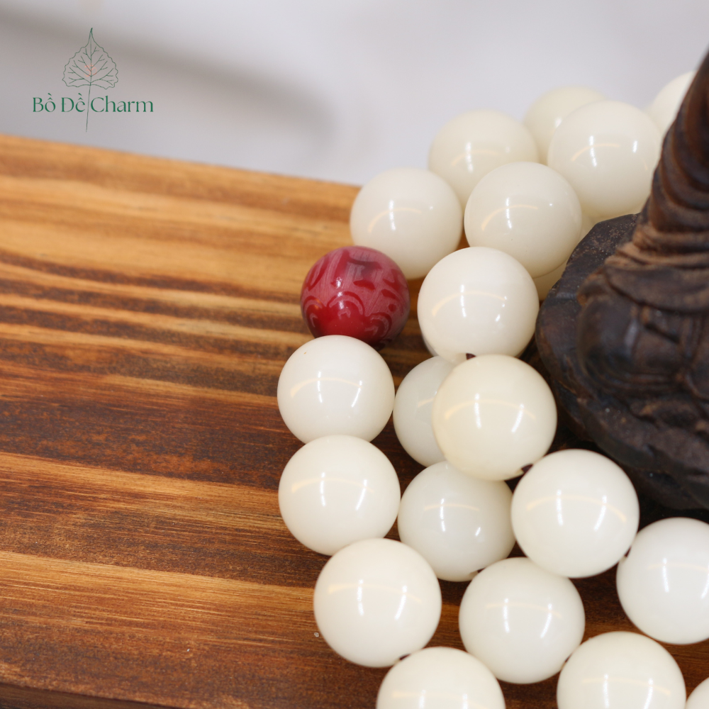 Chuỗi hạt Bồ đề 12 ly trắng khắc lục tự hạt tròn 54 hạt tua rua lư trắng 1 hạt lục tự đỏ | Chồi Nhỏ 6 Chuỗi hạt Bồ đề 12 ly trắng khắc lục tự hạt tròn 54 hạt tua rua lư trắng 1 hạt lục tự đỏ | Chồi Nhỏ - Ảnh 6
