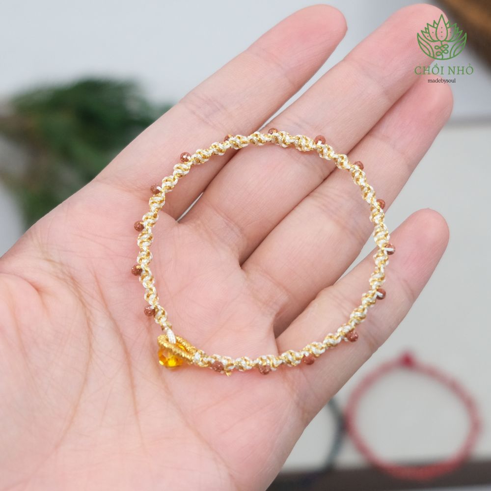 Vòng tay dây tết mix đá kim sa nâu lấp lánh | Chồi Nhỏ | Vòng tay dây tết sang chảnh không tua 3 Vòng tay dây tết mix đá kim sa nâu lấp lánh | Chồi Nhỏ | Vòng tay dây tết sang chảnh không tua - Ảnh 3