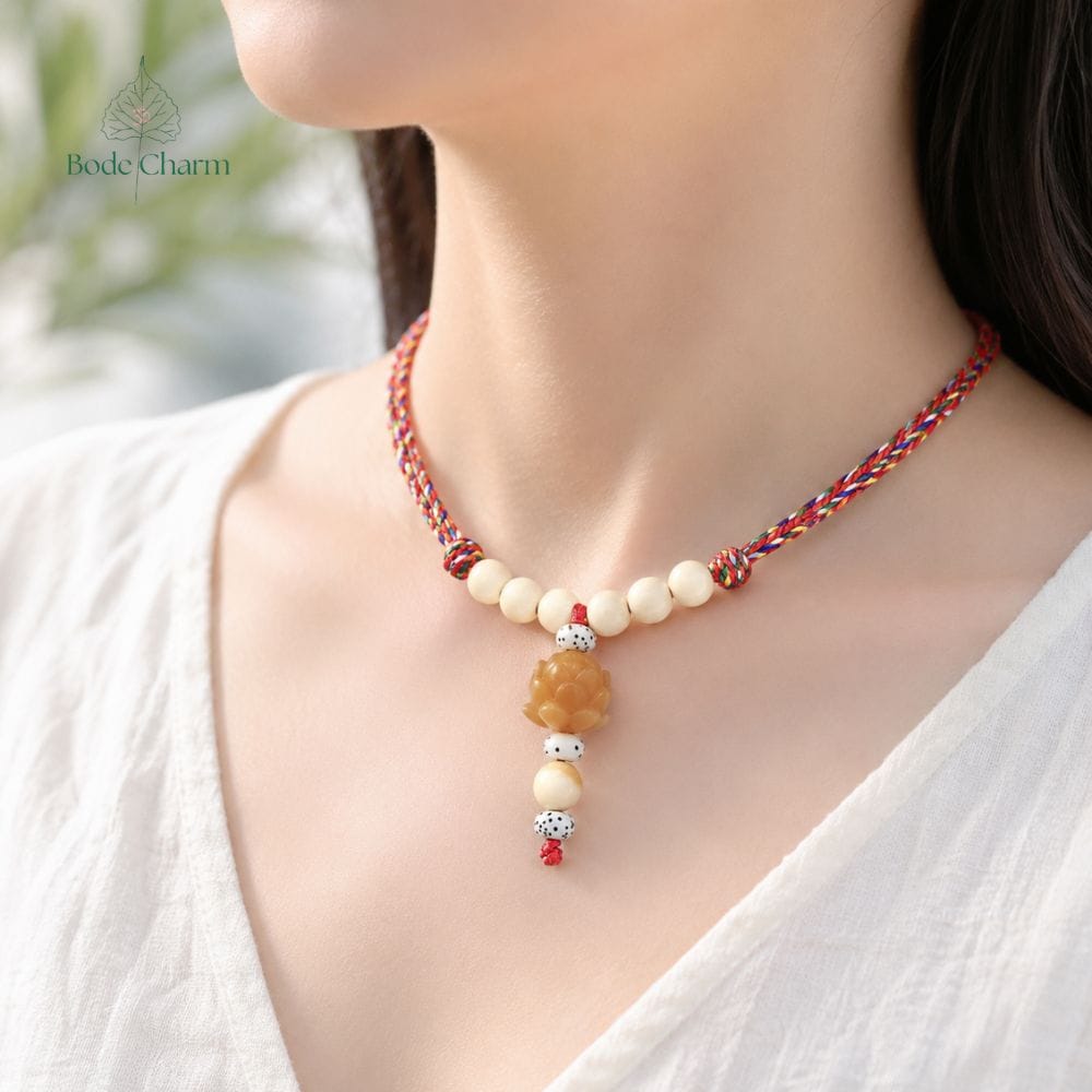 Dây chuyền chỉ ngũ sắc dâu tằm charm Phật và sen Bồ Đề 3 Dây chuyền chỉ ngũ sắc dâu tằm charm Phật và sen Bồ Đề - Ảnh 3